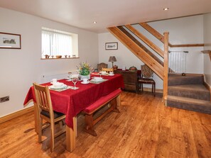 Cottage | Dining - The Granary (Stoke-on-Trent)