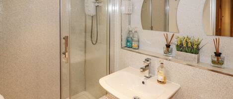 Cottage | Bathroom