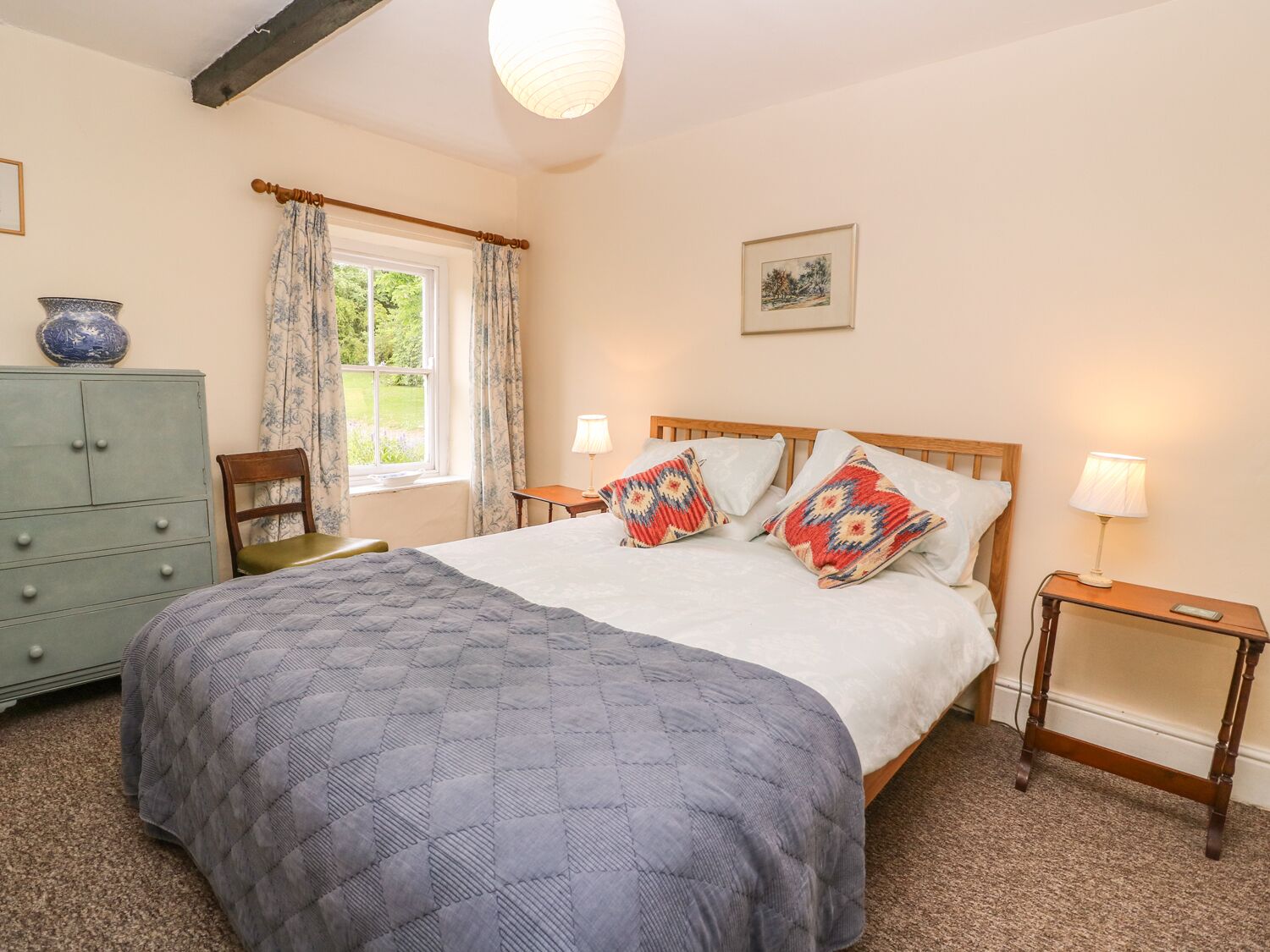 2 habitaciones, decoración personalizada y muebles diferentes 