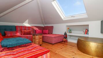 Cottage | 1 bedroom, individually decorated, individually furnished, free WiFi