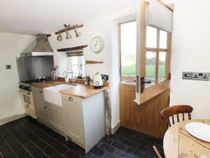 Cottage | Cuisine privée | Réfrigérateur, micro-ondes, plaque de cuisson, lave-vaisselle