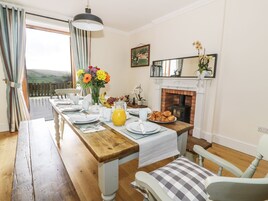 Cottage | Private kitchen | Fridge, microwave, stovetop, dishwasher
