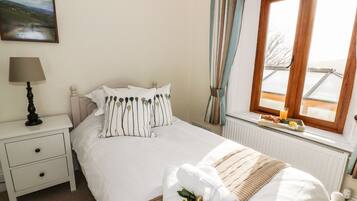 Cottage | 6 bedrooms, individually decorated, individually furnished, free WiFi