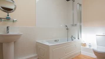 Cottage | Bathroom