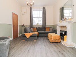 Cottage | Living area