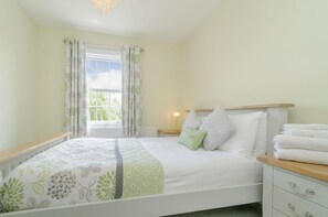 Cottage | 3 bedrooms, individually decorated, individually furnished, free WiFi