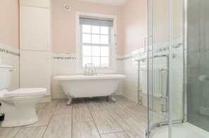 Cottage | Bathroom | Shower