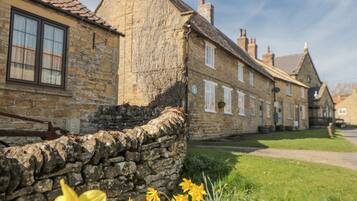 Cottage | Property grounds