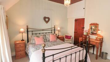 2 phòng ngủ, trang trí khác biệt