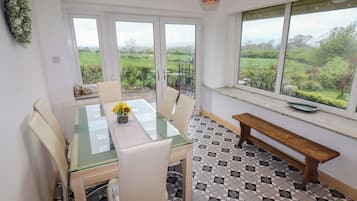 Cottage | Dining