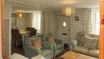 Cottage | Living area