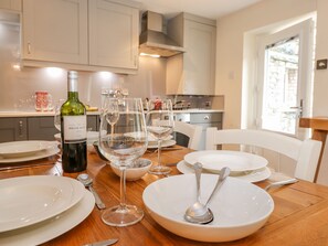 Cottage | Private kitchen | Microwave, stovetop, dishwasher, electric kettle - Maple Cottage (Keswick)