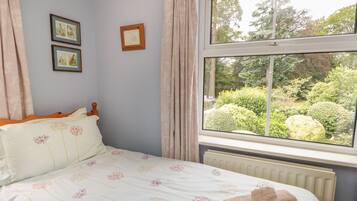 Cottage | 3 bedrooms, individually decorated, individually furnished, free WiFi