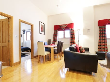 Cottage | Living area | Flat-screen TV, video-game console, books