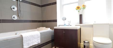 Cottage | Bathroom