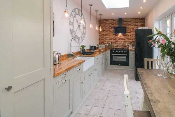 Cottage | Interior
