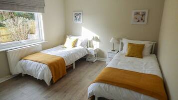 Cottage | 4 bedrooms, individually decorated, individually furnished, free WiFi