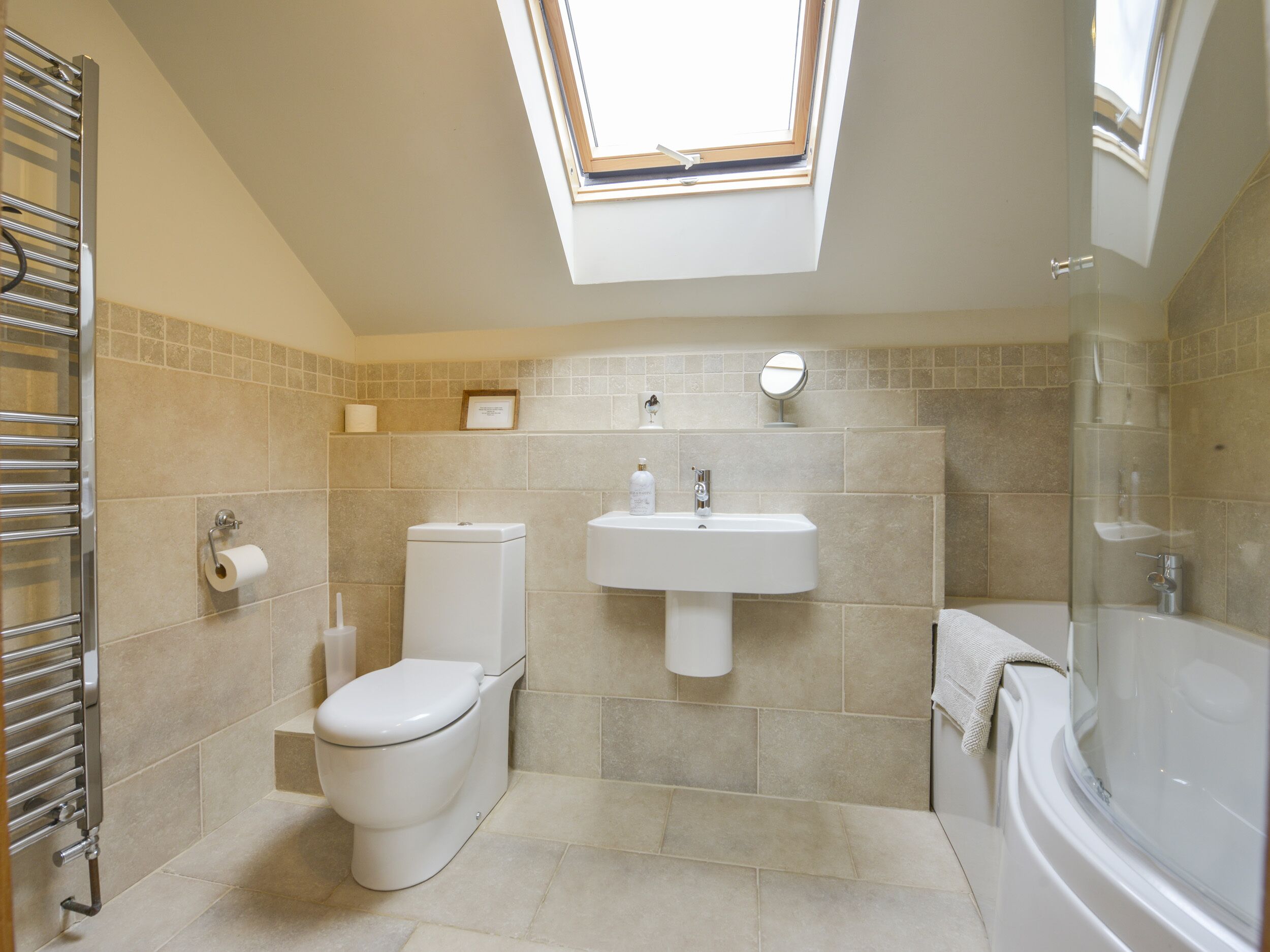 平房 | 浴室 | 淋浴設備、吹風機