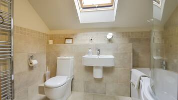 Ferienhaus | Badezimmer | Dusche, Haartrockner