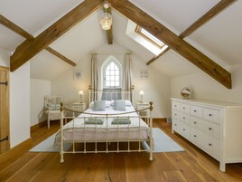 2 habitaciones, decoración personalizada y muebles diferentes 