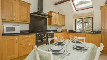 Cottage | Private kitchen | Microwave, stovetop, dishwasher, highchair