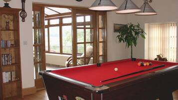 Cottage | Game room