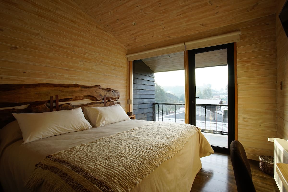 basic double room: 1 king bed, private bathroom, city view | premium bedding, in-room safe, desk, soundproofing