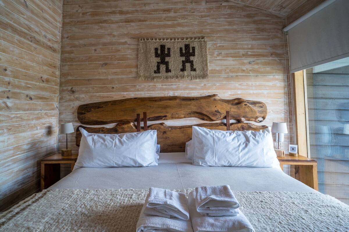Premium bedding, in-room safe, desk, soundproofing