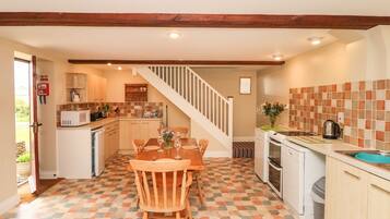 Cottage | Private kitchen | Fridge, dishwasher, highchair, cookware/dishes/utensils