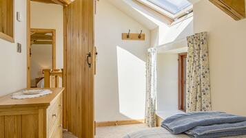 Cottage | 3 bedrooms, individually decorated, individually furnished, free WiFi