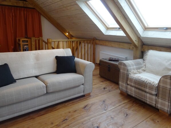 2 عدّة غرف نوم وبديكورات فريدة لكل غرفة وطراز فريد لكل وحدة