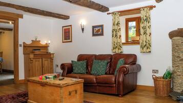 Cottage | Living area | DVD player, ping pong