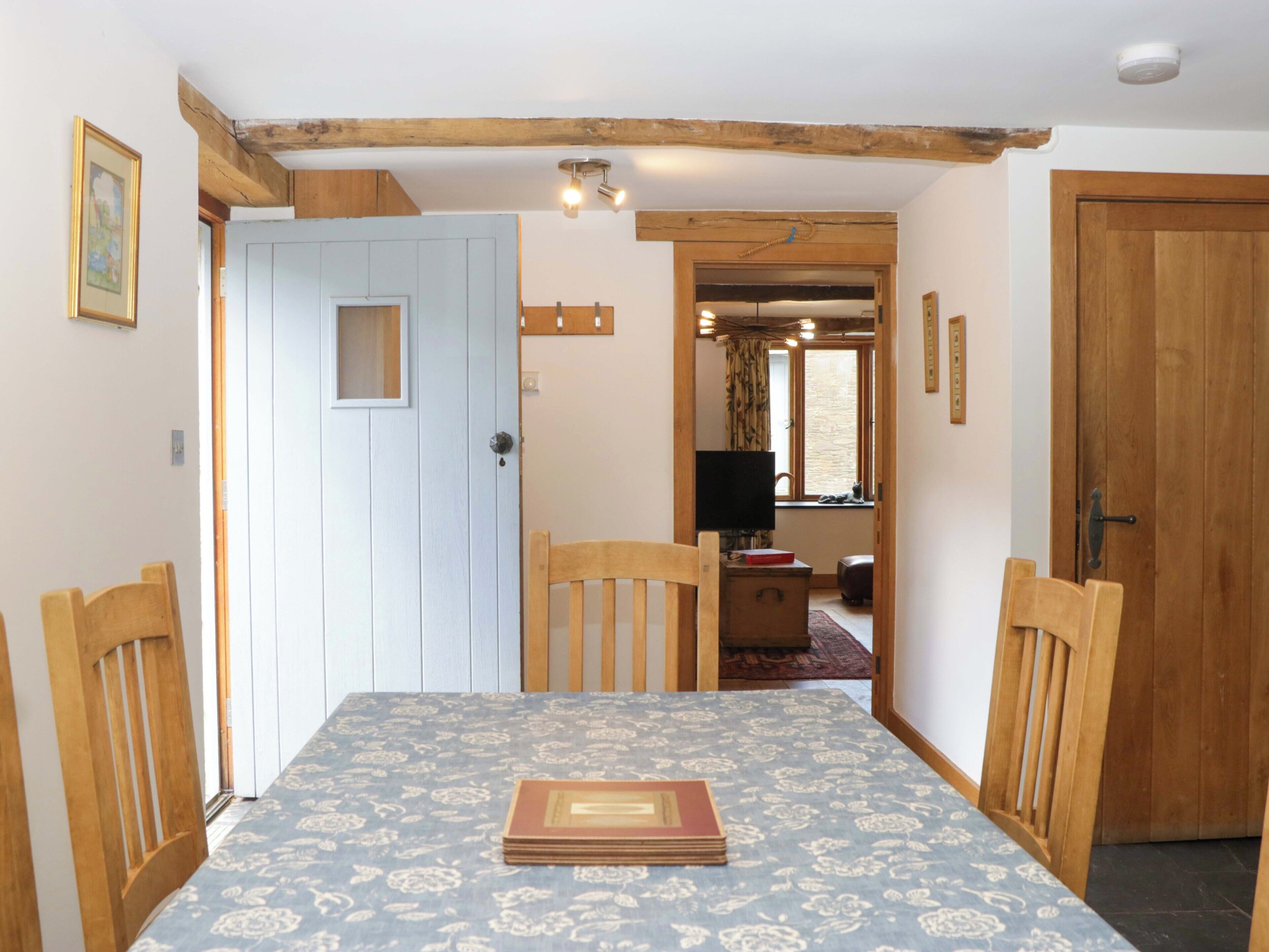 Cottage | Dining