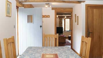 Cottage | Dining