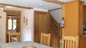 Cottage | Dining