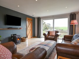 Cottage | Living area | TV, DVD player, table tennis