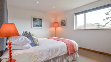 3 habitaciones, decoración personalizada y muebles diferentes