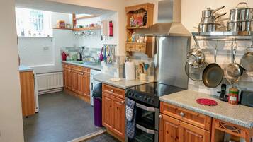 Ferienhaus | Eigene Küche | Mikrowelle, Herdplatte, Geschirrspüler, Hochstuhl