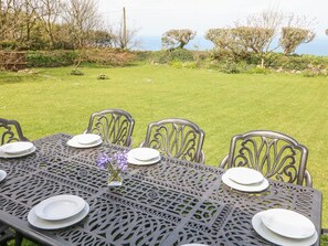 Cottage | Dining