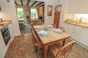 Cottage | Dining