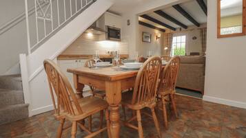 Cottage | Dining