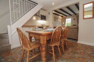 Cottage | Dining