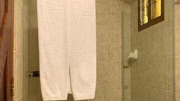 Shower, free toiletries, towels