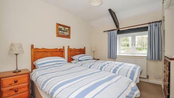 Cottage | 2 bedrooms, individually decorated, individually furnished, free WiFi