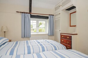 Casa de campo | 2 dormitorios, decoración individual, mobiliario individual