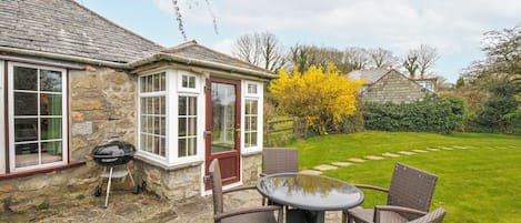 Cottage | Outdoor dining
