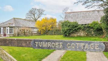 Cottage | Property grounds