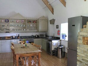 Cottage | Private kitchen | Fridge, dishwasher, highchair, cookware/dishes/utensils