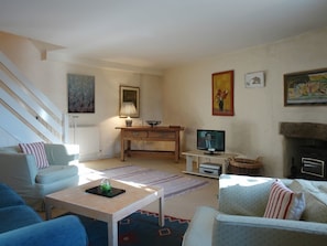 Cottage | Living room | DVD player - Tom (Bodmin)