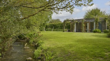 Cottage | Property grounds